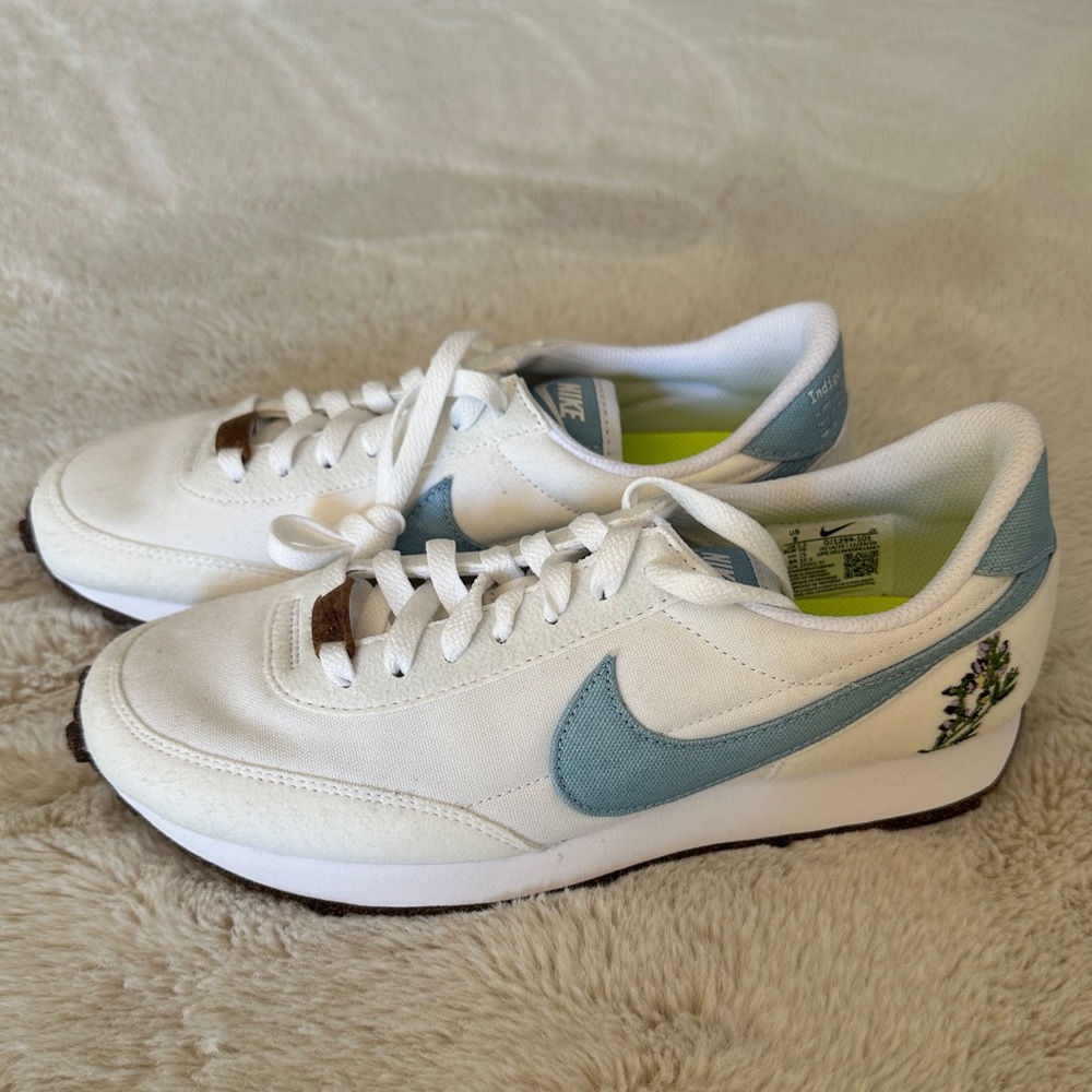 Nike women’s shoe